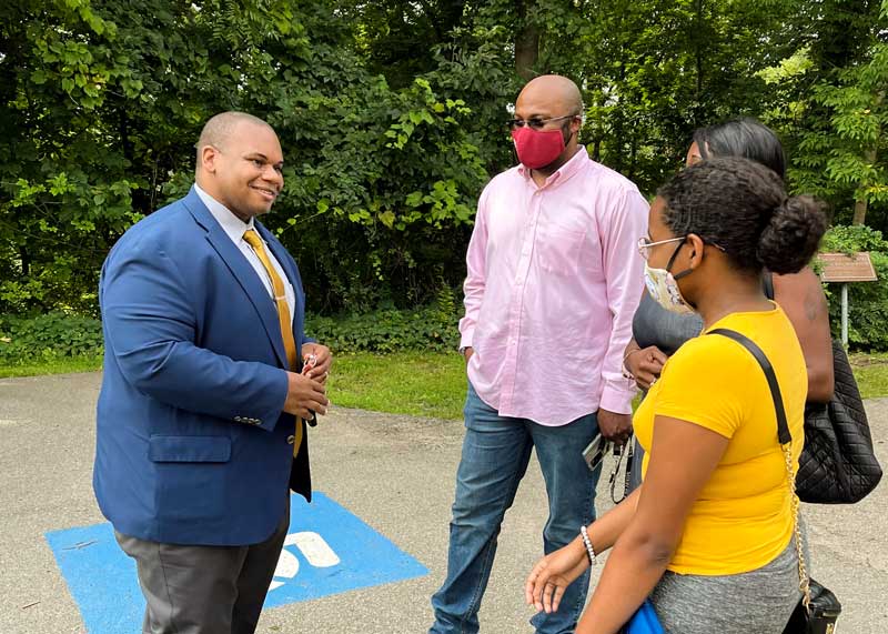 President Lewis meeting parents and students at move-in day